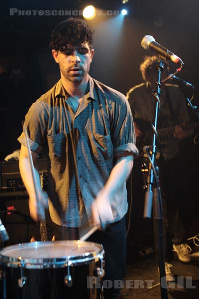 FOALS - 2008-02-21 - PARIS - La Maroquinerie - Yannis Philippakis - Walter Gervers